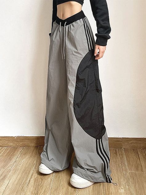 Pants With Designs On Them, Cuffs Design, Sporty Clothes, Sporty Streetwear, Wide Leg Joggers, Sporty Fashion, Streetwear Korean, Sporty Pants, Mode Zara