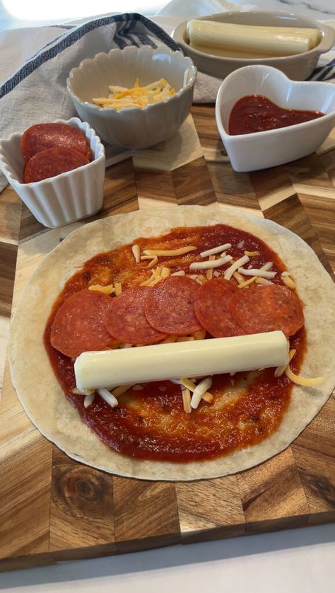 Make Ahead Pizza Rolls, Pizza Tortilla Roll Ups Air Fryer, Low Carb Tortilla Roll Ups, Air Fryer Pizza Roll Ups, Keto Pizza Roll Ups Tortilla, Low Carb Pizza Rolls, Tortilla Pizza Rolls, Tortilla Pizza Wrap, Tortilla Shell Pizza