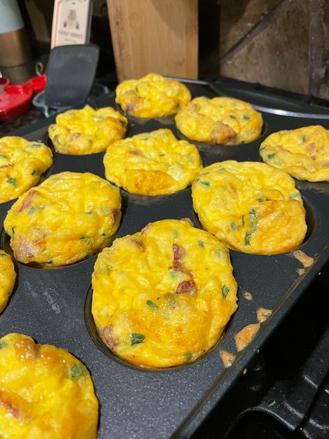 Egg Cups In Oven, Egg Bites Bacon And Cheese, Bacon Breakfast Cups, Bacon And Egg Breakfast Cups Muffin Tins Easy Recipes, Cheesy Egg Cups, Bacon Cups With Eggs Muffin Tins, Bacon And Egg Breakfast Cups, Bacon Egg Cups Breakfast, Bacon Egg Muffin Cups