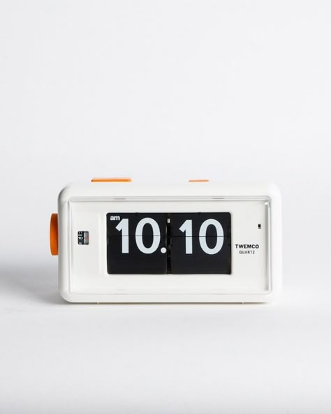 Flip Alarm Clock, Cute Alarm Clock, Retro Tech, Retro Gadgets, Dieter Rams, Object Design, Radio Clock, Alarm Clocks, Digital Clocks