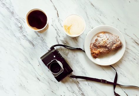 This Is What A French It-Girl Eats In A Day French Diet, Italian Diet, Coffee Photo, French Lifestyle, 5 Year Anniversary, Eat In A Day, Diet Books, Diets For Women, French Food