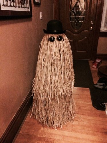 Tomato Cage Crafts, Cousin Itt, Cousin It, Halloween Decorating Ideas, Halloween Forum, Wig Head, Hula Skirt, Hallowen Ideas, Creepy Christmas