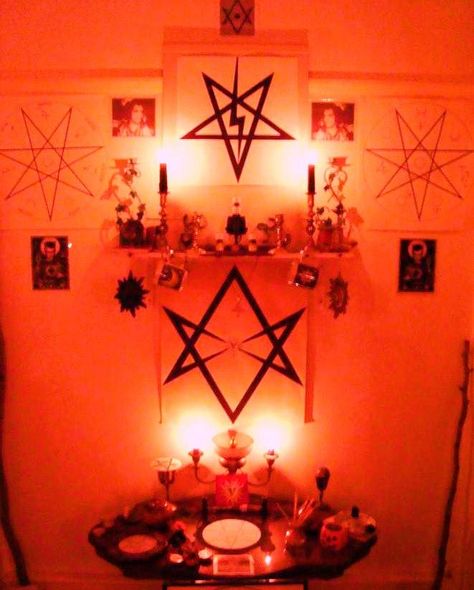 Eastern Quarter. (Lucifer). Satanic Altar Ideas, Aesthetic Altar, Satanic Altar, Spiritual Satanism, Sacred Space Altar, Altar Ideas, Inverted Pentagram, Black Magick, Witches Altar