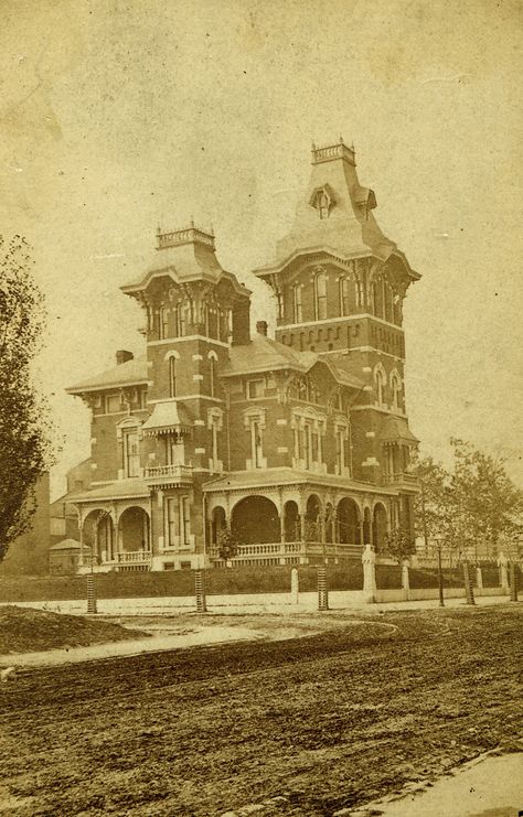 7 of St. Louis’s Coolest Lost Buildings | Missouri Historical Society Jonathan Pierce, Historical Houses, American Castles, American Mansions, Lafayette Square, Old Mansions, Victorian Photos, Victorian Mansions, American Architecture