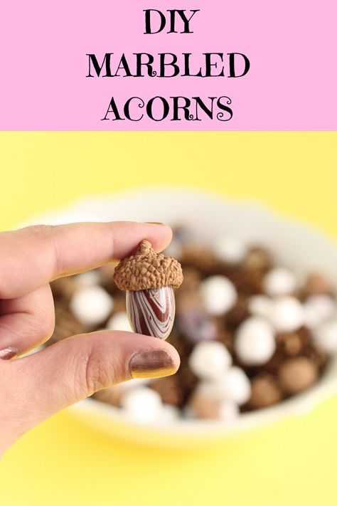 Learn how to give acorns a marbled paint look with this fun DIY! They make the prettiest fall decorations! #acorncrafts #paintedacorns Painted Acorns, Marble Ornaments, Acorn Painting, Acorn Crafts, Thanksgiving Decorations Diy, Thanksgiving Diy, Marble Painting, Work Diy, Fall Crafts Diy