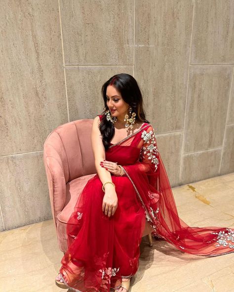 Red Saree Aesthetic, Saree Aesthetic, Puja Banerjee, Pakistani Dresses Party, Latest Bridal Lehenga Designs, Latest Bridal Lehenga, Couple Wedding Dress, Celebrity Casual Outfits, Prom Dresses Long Lace