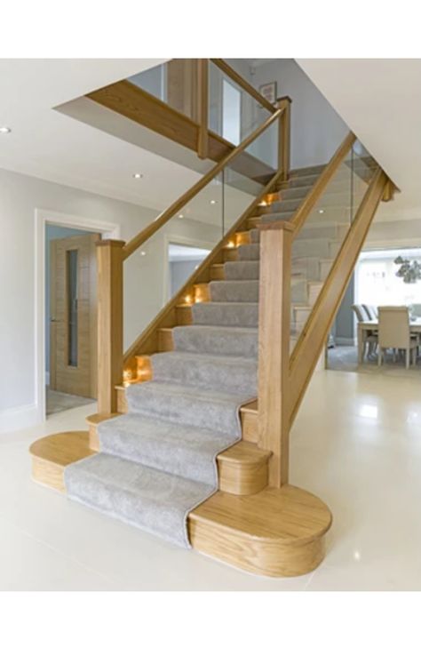 Traditional Stairs, Bannister Ideas, Wooden Staircase Design, Minimalist Concept, Luxury Staircase, Wooden Staircase, Stairs Design Interior, Large Hallway, House Staircase