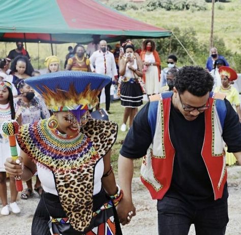 Umembeso is a Zulu traditional ceremony that forms part of the lobola negotiations where the groom gives gifts to bride's parents and family before the wedding. Lobola Negotiations, Church Marriage, Couples African Outfits, African Traditional Wedding Dress, Church Weddings, Shweshwe Dresses, African Traditional Wedding, Before The Wedding, African Fashion Traditional