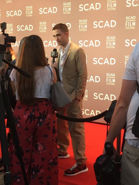 Red carpet interview, Savannah Film Festival Interviewer Aesthetic, Interview Aesthetic, Actor Interview, Red Carpet Interview, 2000s Celebrities, Run Film, Night To Shine, Rockstar Party, Interesting Photography