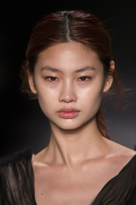 lanvin fall 2018 Wide Jaw Women, Unsymmetrical Face Models, Different Face Angles, Sharp Features, Emmanuelle Vaugier, Face Angles, Estilo Kylie Jenner, Face Drawing Reference, Human Reference