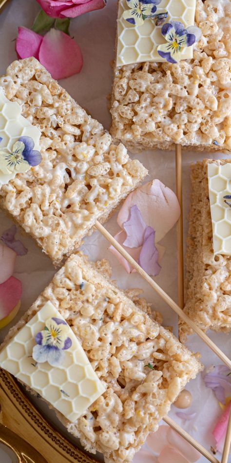 Honey Marshmallows, Easter Brunch Drinks, Rice Krispie Treats Variations, Easter Rice Krispie Treats, Chocolate Rice Krispie Treats, Easy Easter Treats, Edible Flowers Recipes, Spring Treats, Lemon Rice