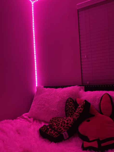 Playboy Aesthetic Bedroom Ideas, Playboy Room Decor, Playboy Bedroom, Playboy Room, Pink Apartment, Dark Y2k, Dads Room, Chanel Wallpapers, Parents Bedroom