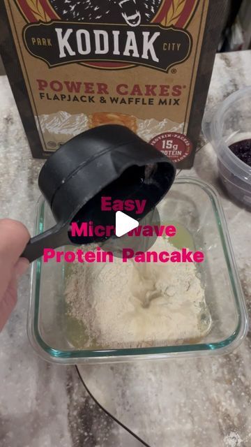 Kodiak Microwave Pancake, Microwave Protein Pancake, Kodiak Pancake Mix Recipes, Microwave Pancakes, Kodiak Protein Pancakes, Macro Breakfast, Low Calorie Pancakes, Noom Recipes, Christian Health