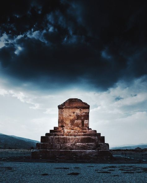 Farvahar Wallpaper, Cyrus The Great Wallpaper, Tehran Wallpaper, Ancient Persian King, Tomb Of Cyrus, Iranian Photography, Iran Photography, Cool Wallpapers Music, Iron Man Fan Art