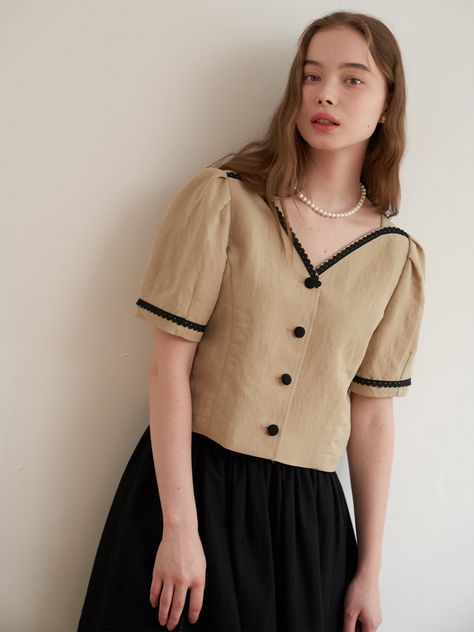 Feminine Blouses, Cropped Blouse, Feminine Silhouette, Classic Dress, Crop Blouse, Office Outfits, Dream Clothes, Black Belt, Short Sleeve Top