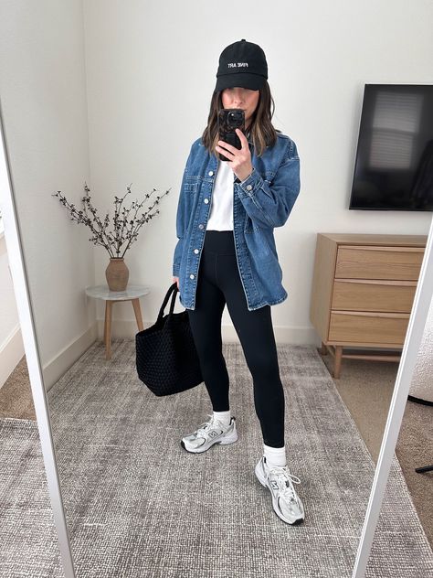 Jean Airport Outfit, Button Up Leggings Outfit, Denim Shirt Leggings Outfit, Leggings Denim Jacket Outfit, Leggings Denim Shirt Outfit, Denim Shaket Outfits, Denim Utility Jacket Outfit, Denim Over Shirt Outfit, Denim Shirts For Women Outfits