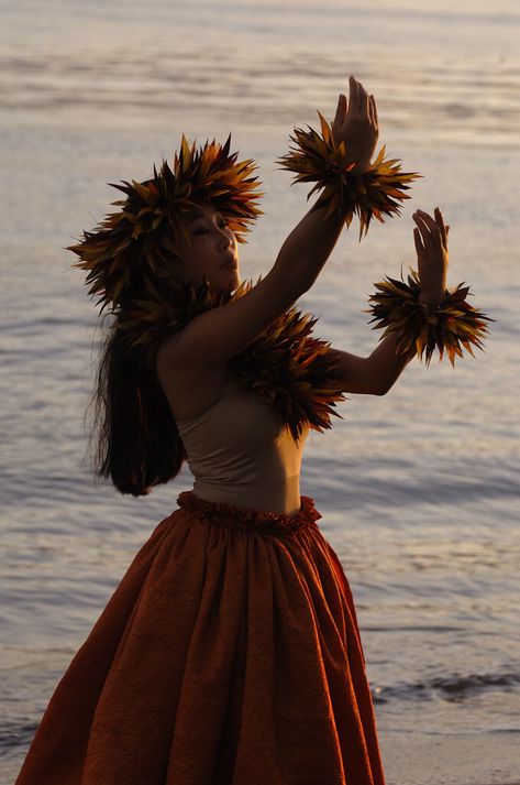 Hawaii Hula Outfit, Hawaii Hula Dancers, Native Hawaiian Aesthetic, Hula Aesthetic, Native Hawaiian Culture, Hawaii Culture Aesthetic, Hawaiian Culture Aesthetic, Hawaiian Face Claim, Polynesian Character Design