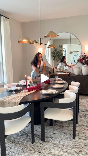 Kyra Knox | Lifestyle Influencer on Instagram: "Ya girl is entering her hosting era and I love that for me💐🏠🍽️ I’m super excited to host my first Mother’s Day brunch in our new dining room! Ahh! As you guys know, we recently transformed our dining room with these STUNNING furniture and decor pieces from @arhaus and what better way to break this new space in than by hosting our first gathering?🤗 (plus this also gave me a little practice before hosting our baby sprinkle next month😅)  Fortunately I was working with an already elevated “base” thanks to Arhaus, so I didn’t have to do too much or spend too much money to jazz the space up🙌🏾 I just grabbed some table runners, colored candles, faux flower arrangements, setup a little mimosa station, created easy place setting using items we Dining Table Set Up, Small Dining Room Decor Ideas, Dinner Table Aesthetic, Apartment Dining Room Ideas, Mimosa Station, Brunch Setup, Hosting Era, Dining Table Setup, Small Dining Room Decor