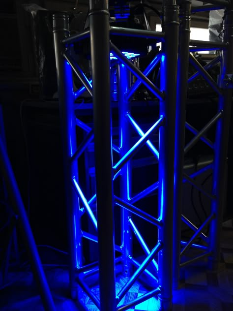 Truss light Truss Lighting, Event Stage Design, Dance Nation, Lighting Truss, Air Clay Ideas, Truss Design, Dj Lights, Stage Coach, Tower Light