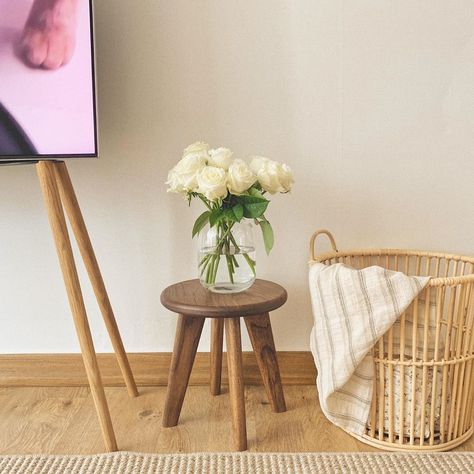 A great combination of natural wooden elements with JALG OAK / natural oil wax wooden TV stand. TV stand attached to 55" OLED, seamlessly integrating the TV with rest of the interior in this South Korean living room. Korean Tv Stand, Korean Living Room, Wooden Tv Stand, Stand Tv, Wooden Tv, Wooden Tv Stands, Natural Oil, Beautiful Living Rooms, Scandinavian Home