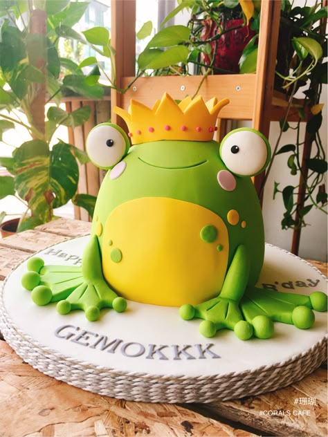 Cake Frog Birthday, Frog Themed Birthday Cake, Frog Prince Birthday Party, Kawaii Frog Birthday Party, Cute Animal Birthday Cake, Frog Shaped Cake, Frog Cakes Birthday, Frog Birthday Ideas, 3d Birthday Cakes