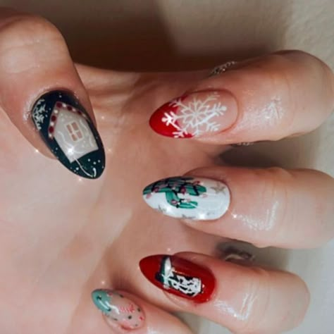 Kamry Rausch | UTAHHAIR&NAILS on Instagram: "christmas but make it western 🤠 100% hand painted 💅🏼 #westernchristmasnails #christmasnailart #christmasnailinspo #freestylenails #" Western Christmas Nails Ideas, Christmas Western Nails, Cowboy Christmas Nails, Country Christmas Nails, Western Christmas Nails, Nfr Outfits, Santa Nails, Western Nails, Country Nails