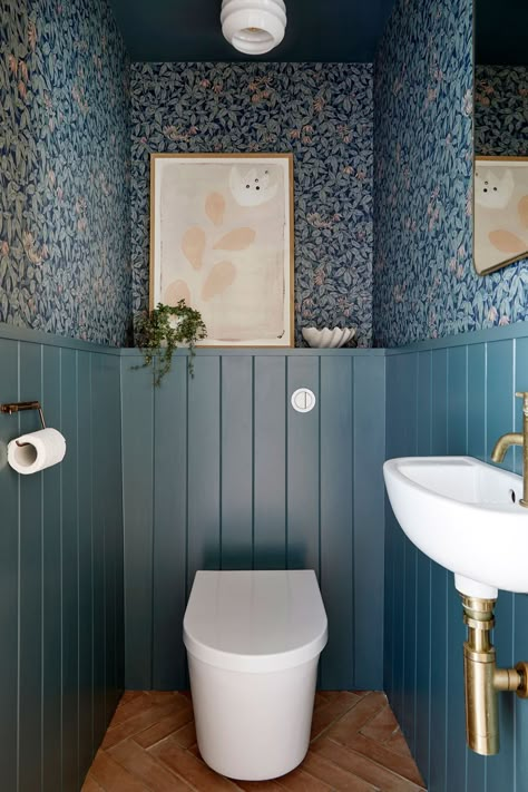 Wandsworth Townhouse — Indie & Co Under Stair Toilet, Down Stairs Toilet, Under Stairs Toilet, Wallpaper Toilet, Tiny Toilet, Understairs Toilet, Small Downstairs Toilet, Bathroom Under Stairs, Small Shower Room