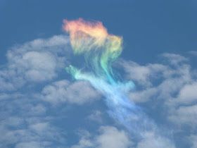 Angel Clouds, Wild Weather, Fire Rainbow, Rainbow Sky, Atmospheric Phenomenon, Ice Crystals, Rainbow Cloud, Angel Pictures, Natural Phenomena