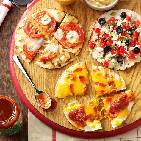 Appetizer Pizzas Grilled Tortillas, Rice Tortillas, Grilled Pizzas, Appetizer Pizza, Isagenix Snacks, Tortilla Pizzas, Pizza Appetizer, Top Flour, Pizzas Recipe