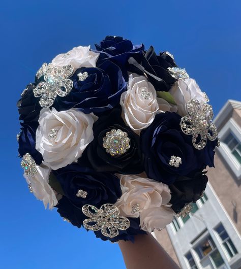 Navy Blue Bouquet Quinceanera, Dark Blue Quince Ramo, Midnight Blue Bouquet, Quinceanera Dresses Navy Blue And Silver, Navy Blue And Silver Bouquet, Navy Blue Quinceanera Centerpieces, Quinceanera Navy Blue Decorations, Quince Dresses Navy Blue And Gold, Navy Blue Venue Quince