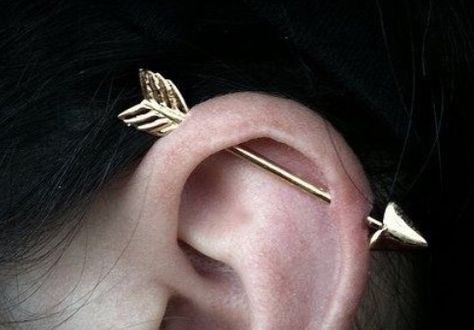 Industrial arrow piercing Arrow Piercing, Piercing Industrial, Go Big Or Go Home, Arrow Earrings, Industrial Piercing, Cute Piercings, Helix Piercing, Piercing Tattoo, Body Mods