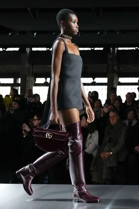 Gucci Fall 2024 Ready-to-Wear
https://www.vogue.com/fashion-shows/fall-2024-ready-to-wear/gucci/slideshow/collection#2 Franco Sarto Boots, Runway 2024, Milan Fashion Week Runway, Money Piece, Base Makeup, Italian Luxury Brands, Ootd Fall, Light Dress, Thigh Boots