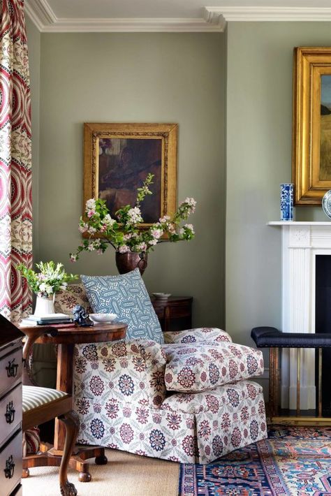 Cottagecore Living Room Ideas, Cottagecore Living Room, Artistic Interior, Cottagecore Living, Design Hall, Antique Side Table, English Country Style, Green Walls, Georgian Homes