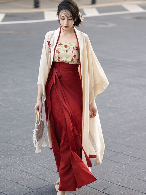 Hanfu Red, Chinese Clothing Modern, Kimono Modern, Gaun Koktail, Moda Kimono, Chinese Fancy Dress, Traditional Asian Dress, Japanese Traditional Clothing, Chinese Traditional Costume