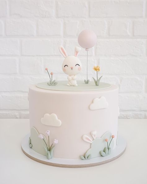 Bunny Fondant Cake, Cute Bunny Birthday Cake, Simple Bunny Cake, Fondant Princess Cake, Bunny Birthday Cakes Girl, Baby Girls First Birthday Cake, Bunny Birthday Cake Ideas, Some Bunny Is One Birthday Cake, Minimalist Cake Birthday Simple