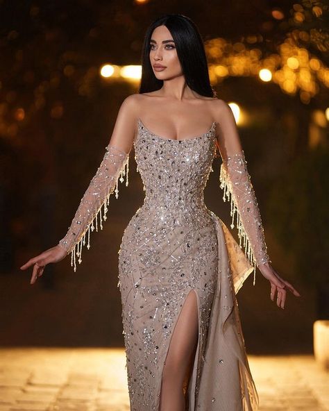 Prom Dresses Long Champagne, Long Elegant Prom Dresses, Petite Wedding Dress, Looks Country, Stunning Prom Dresses, Dress Luxury, Long Prom Gowns, Elegant Prom Dresses, Prom Dress Inspiration