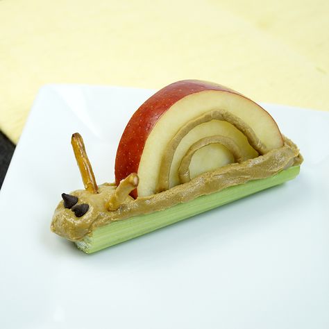 Make snack time fun! These easy to make SunButter Snails will make even your pickiest eater love celery. Kids Party Treats, Thanksgiving Fruit, Healthy Kid Friendly Meals, Food Garnish, Kids Tea Party, Celery Sticks, Fun Fruit, Florida Food, Food Art For Kids