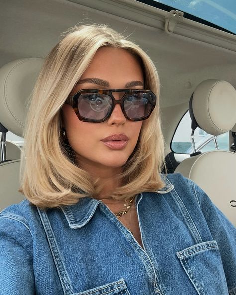 Alle Beiträge • Instagram Nyc Bday, Outfits December, Sunglasses Ideas, Age With Grace, Ahs Style, Bright Blonde Hair, Glasses Inspo, 2025 Aesthetic, Glasses Trends