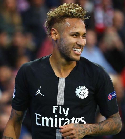 Neymar Smiling, Neymar Smile, Neymar Psg, Cristiano Ronaldo Junior, Ronaldo Junior, His Smile, Neymar Jr, My Photo Gallery, Cristiano Ronaldo