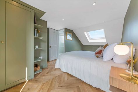 Designing a Relaxing and Tranquil Loft Bedroom - Simply Loft Loft Conversion Bedroom With Ensuite, Loft Bathroom Ideas, Attic Conversion Ideas, Loft Conversion Bedroom, Dormer Loft Conversion, Royal Leamington Spa, Basement Conversion, Pod House, Loft Conversions