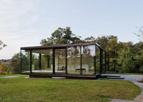 This Glass Box Home Is Flat-Out Brilliant - Airows Glass Homes, Modern Glass House, Glass House Design, Glass Cabin, Glass Houses, Box House, Beach Bungalow, Wooden Cabins, Beach Shack