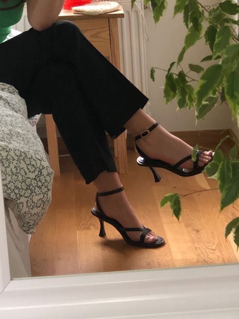 Low Heel Aesthetic, Heels Must Have, Prom Heels Low, Low Heel Sandals Outfit, Short Heels Aesthetic, Slip On Heels Outfit, Short Heels Outfit, Prom Shoes Low Heeled, Low Heels Outfit