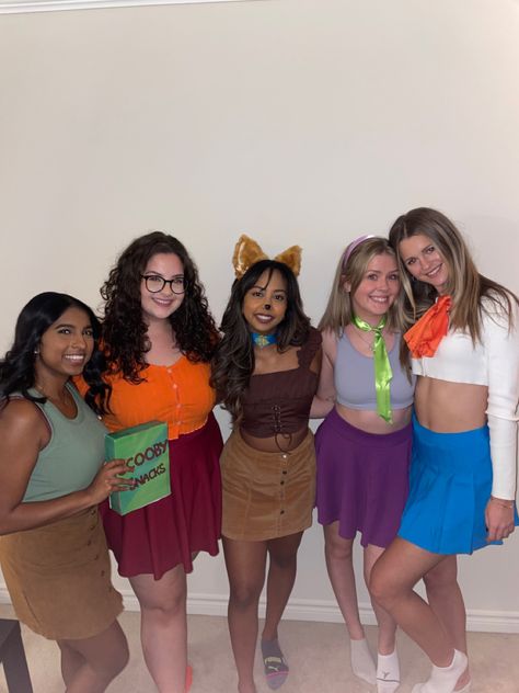 Group costume scooby doo gang Scooby Doo Costumes Scooby, Genderbend Scooby Doo, 6 Costume Group, Group Of Four Costume Ideas, Scooby Doo Crew Costumes, Tellatubby Halloween Costume, 5 Halloween Costumes Group Of, Scooby Doo Dog Costume Women, Cute Shaggy Costume