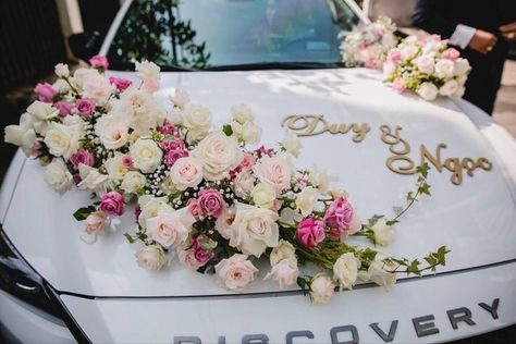 Car Decorations For Wedding Flowers, Wedding Car Deco, Wedding Infographic, Bridal Car, Wedding Car Decorations, Wedding Entrance Decor, Bridal Packages, Classic Wedding Decorations, Desi Wedding Decor