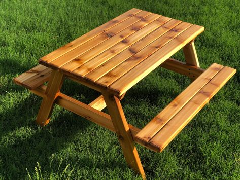 Fine Woodworking Furniture, Diy Picnic, Small Patios, Diy Picnic Table, Wooden Picnic Tables, Picnic Tables, Woodworking Furniture, Small Patio, Fine Woodworking