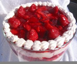 Strawberry Shortcake Trifle Punch Bowl Cake Recipe, Shortcake Trifle, Strawberry Shortcake Trifle, Strawberry Trifle, Trifle Recipes, Parfait Desserts, Strawberry Shortcake Recipes, Bowl Cake, Salty Cake