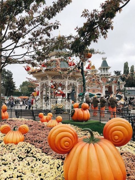 Paris Halloween, Chateau Disney, Disney World Halloween, Disney Paris, Disneyland Halloween, Disney Aesthetic, Fall Pictures, Halloween Pictures, Fall Wallpaper