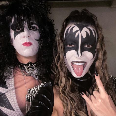 Kiss Costume Couple, Kiss Band Makeup Halloween, Kiss Band Halloween Costumes, Rock Couple Costume, Kiss Costume Halloween, Kiss Halloween Costume Women, Kiss Inspired Outfits, Motley Crue Costume, Couples Face Paint