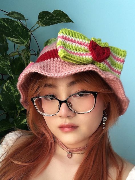 Crochet Strawberry Shortcake, Disney Crochet Hats, Red Hair Halloween Costumes, Bucket Hat Crochet, Bob Chapeau, Pink Bucket Hat, Cute Cottagecore, Crochet Angel, Crochet Bandana