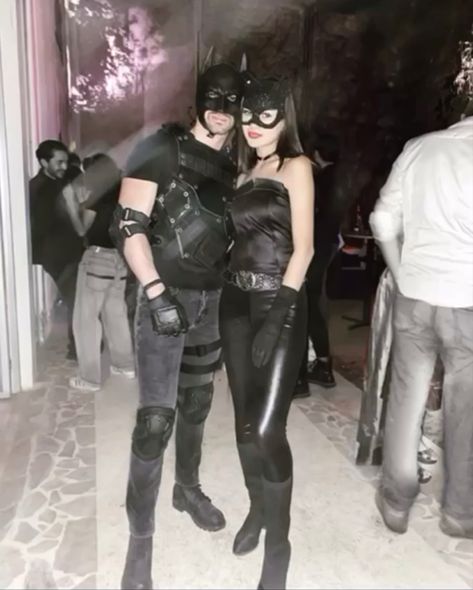 Mens Batman Costume Diy, Batman Custome Halloween, Batman Costume For Men, Catwoman And Batman Costume, Batman Catwoman Costume, Mens Batman Costume, Batman Halloween Costumes, Batman And Catwoman Costume, Batman And Catwoman Costumes